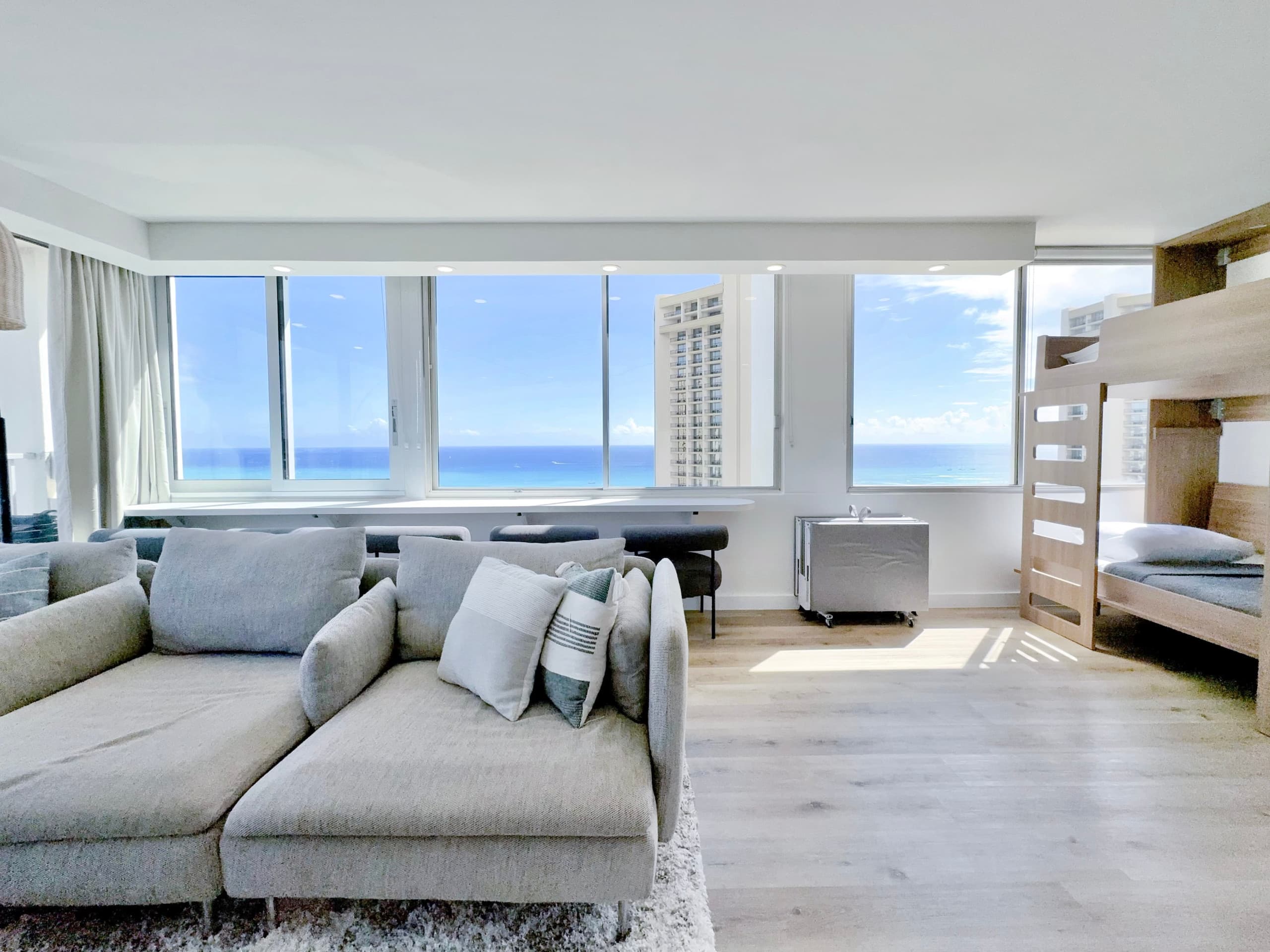 Top FL-Grand Ocean View Suite-Waikiki Beach - Image 11