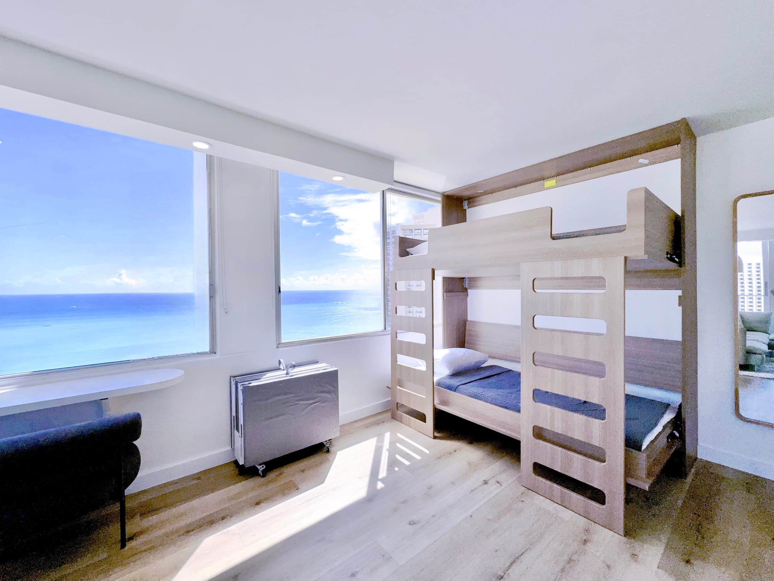 Top FL-Grand Ocean View Suite-Waikiki Beach - Image 3