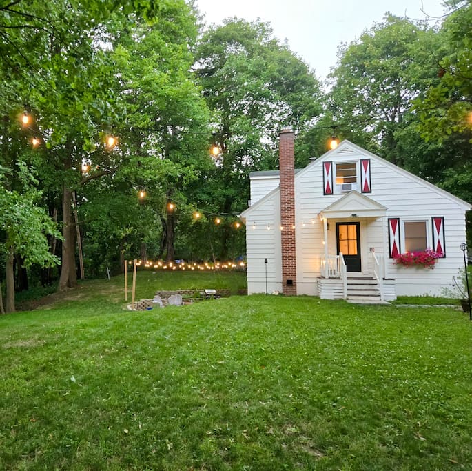 Airbnb Modern Cottage-Perfect for Groups!