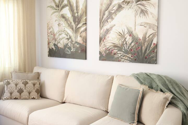 The Apolo Apartment in Downtown by Florit Flats gallery image 4