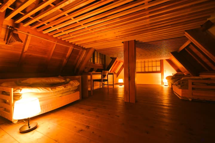 3 personas pueden dormir en el ático
