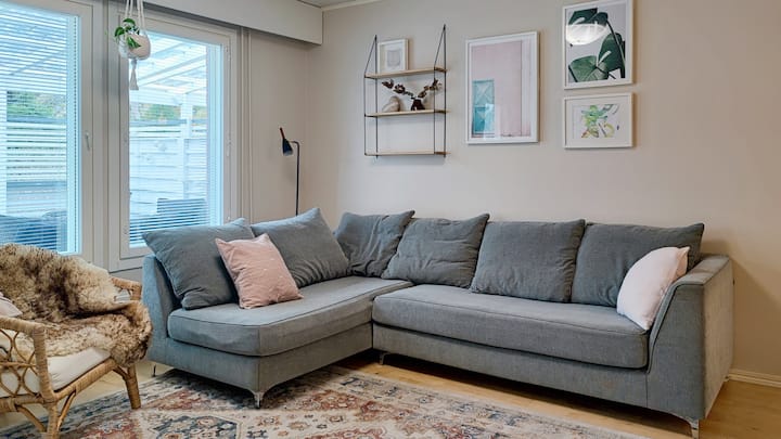 غرفة المعيشة

وسائد أريكة عن طريق إزالة الأريكة تحصل على منطقة نوم واحدة