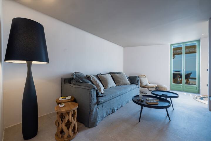 Elegant 2 BDR Design Villa with Pool & Views gallery image 3