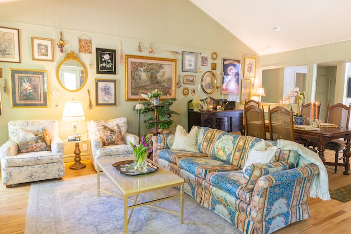 Cozy Jenks cottage on Spain Ranch