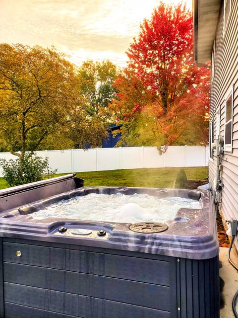 Hot Tub/$0 Cleaning Fee/Golf Course/The Hemlock