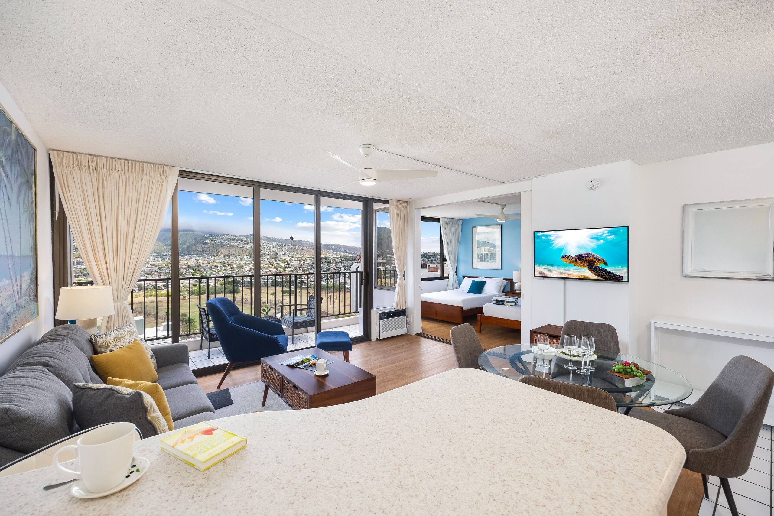 Fabulous Mountain View w/ Free Parking, Near Beach - Image 2