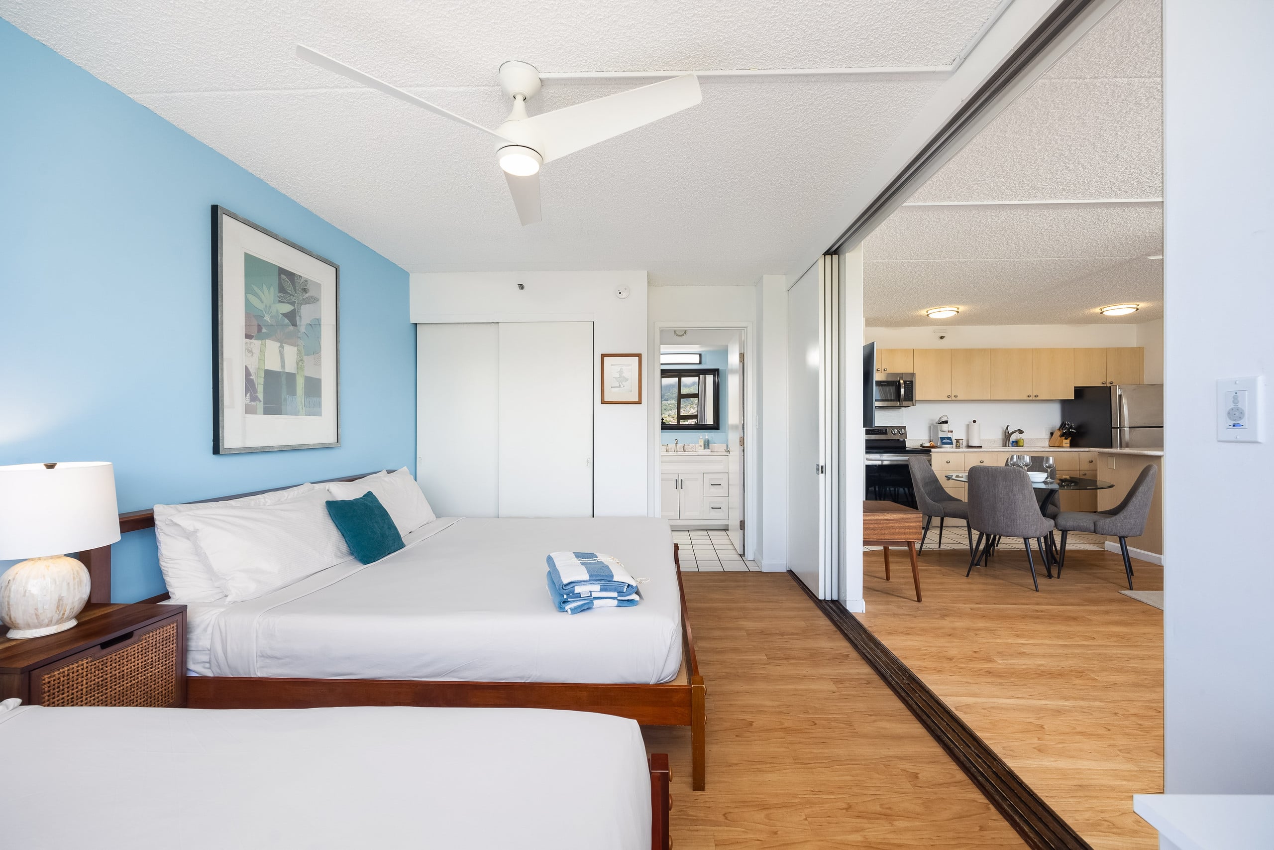 Fabulous Mountain View w/ Free Parking, Near Beach - Image 32