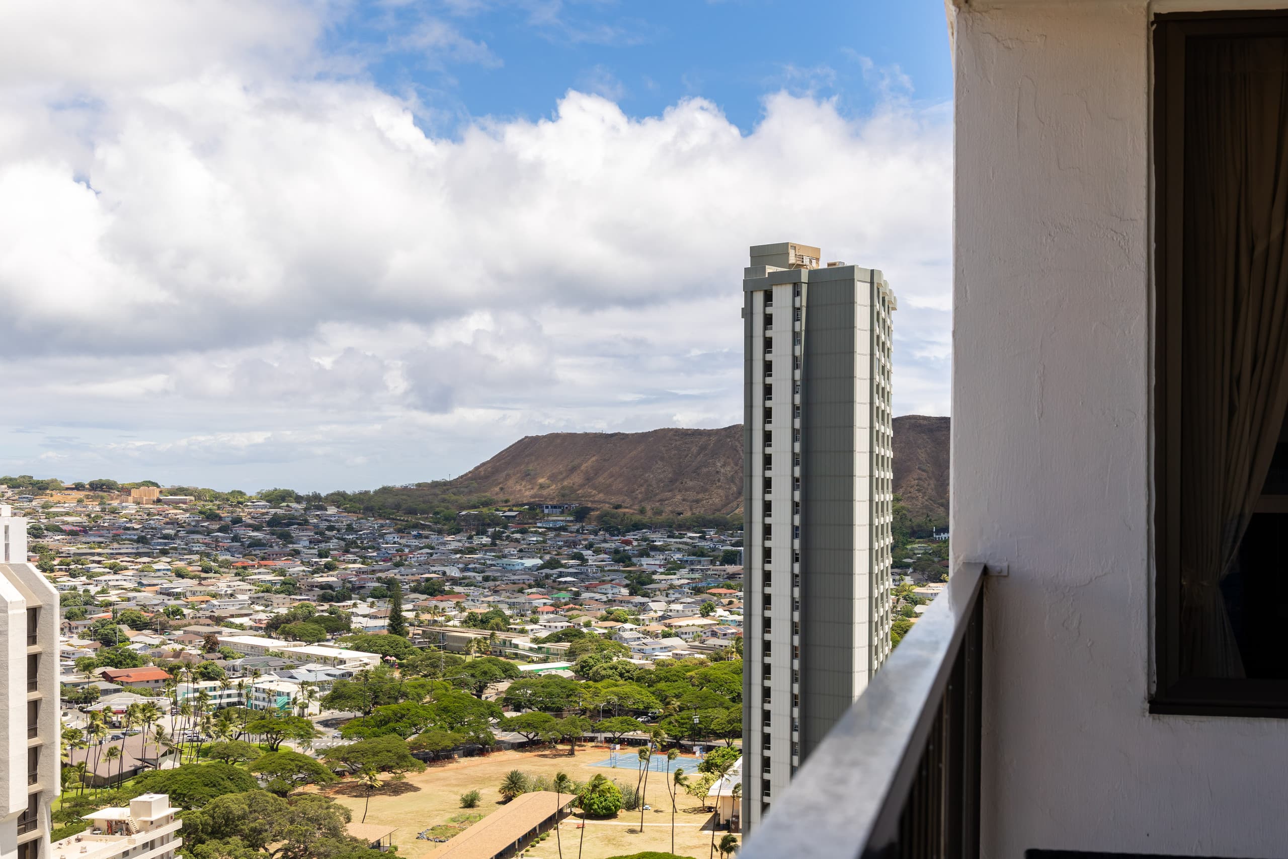 Fabulous Mountain View w/ Free Parking, Near Beach - Image 51