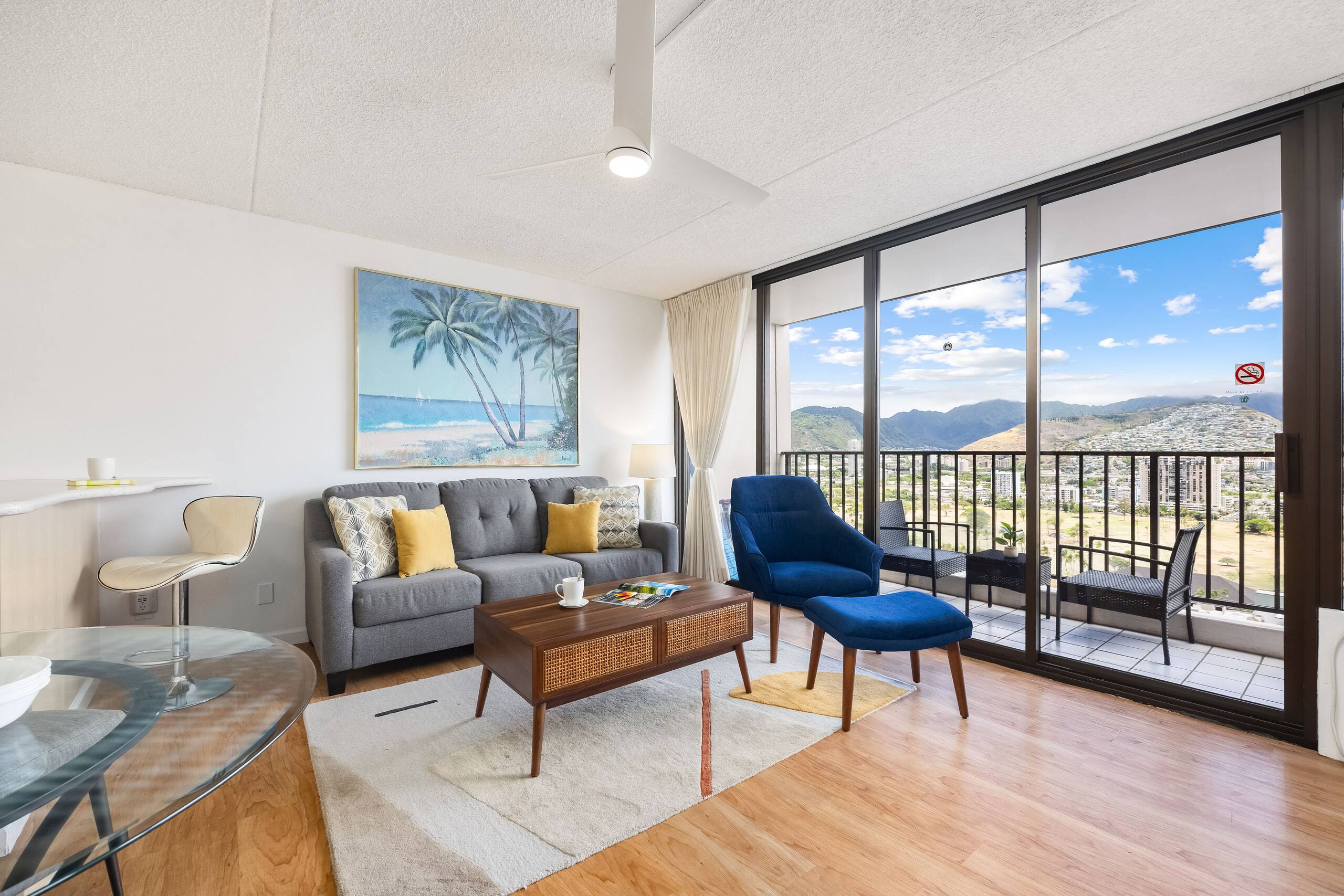 Fabulous Mountain View w/ Free Parking, Near Beach - Image 9
