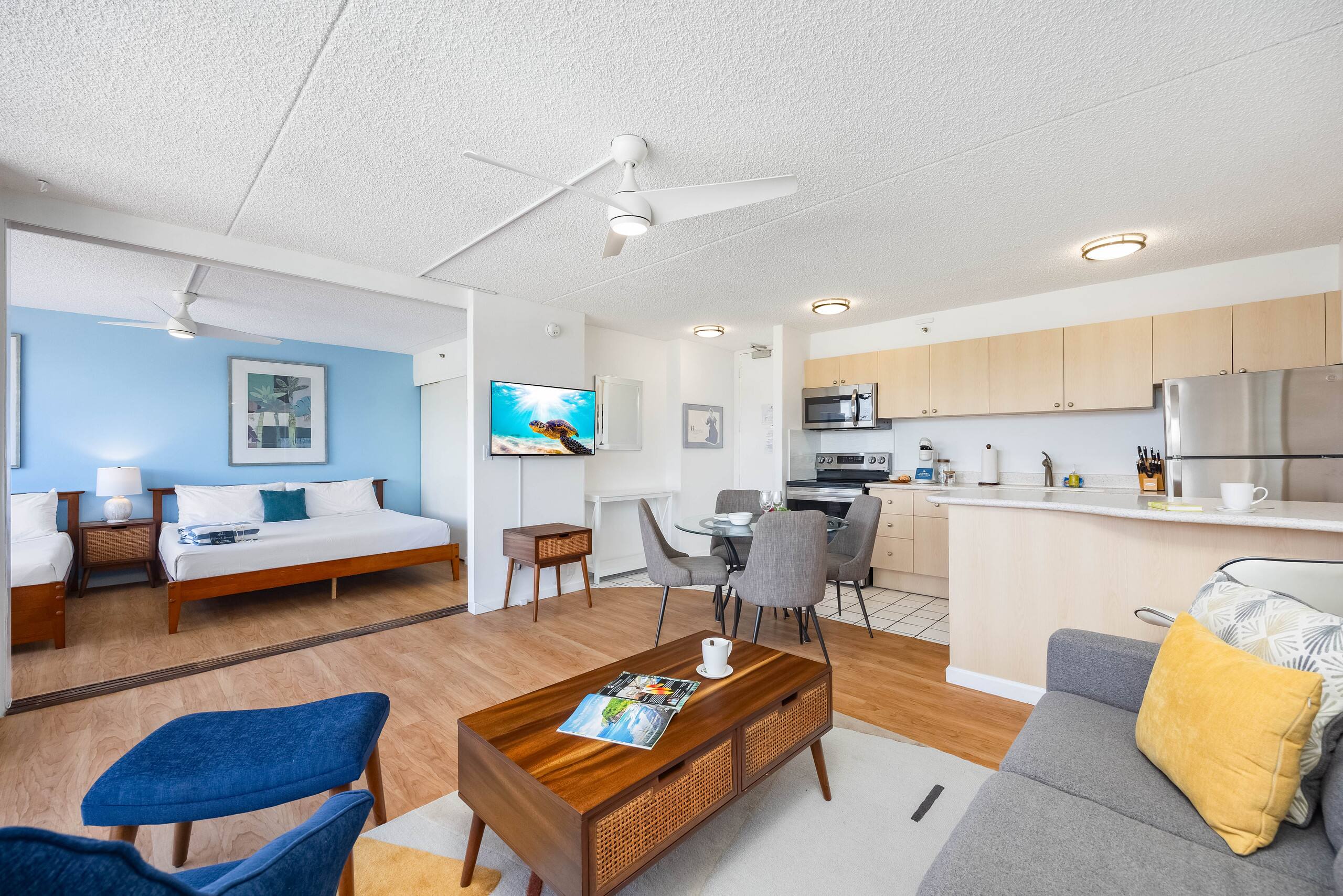 Fabulous Mountain View w/ Free Parking, Near Beach - Image 10