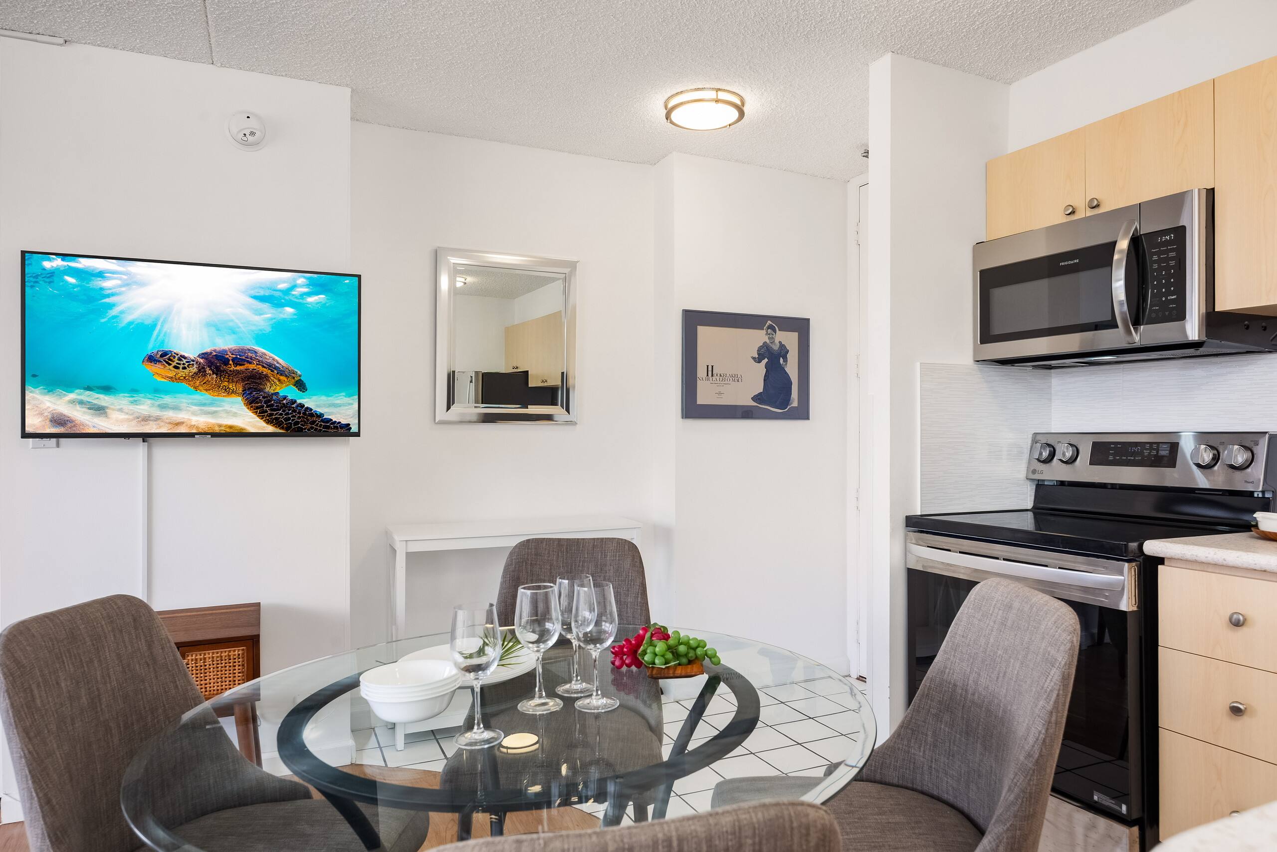 Fabulous Mountain View w/ Free Parking, Near Beach - Image 30