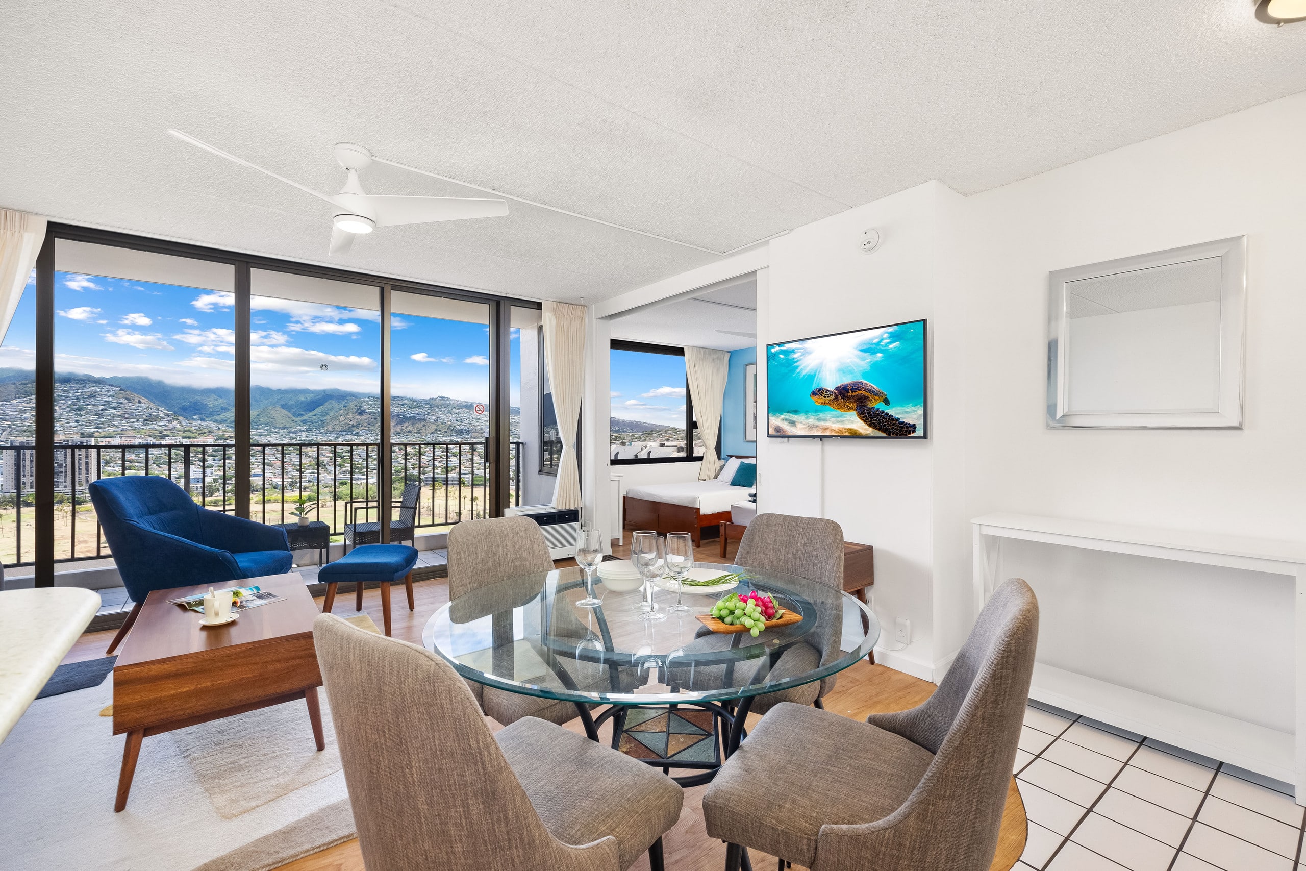Fabulous Mountain View w/ Free Parking, Near Beach - Image 24