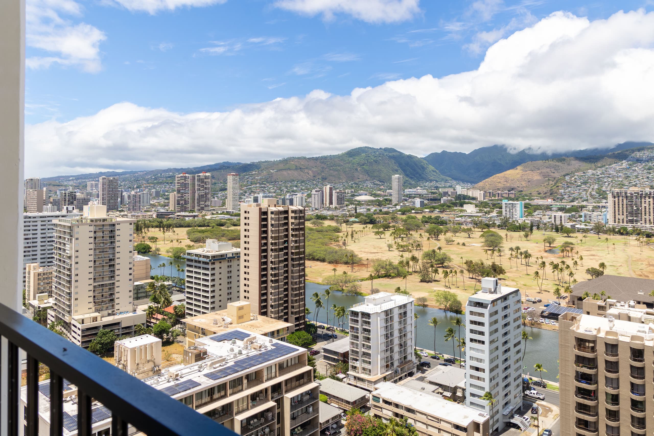 Fabulous Mountain View w/ Free Parking, Near Beach - Image 50