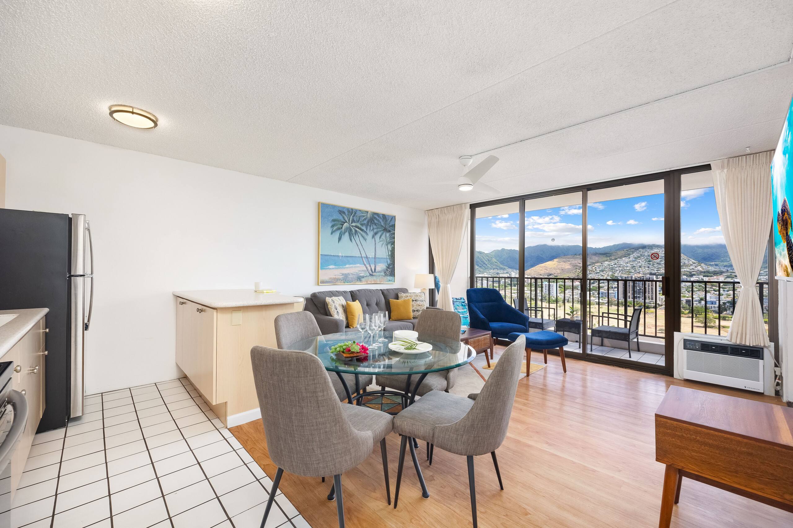Fabulous Mountain View w/ Free Parking, Near Beach - Image 29