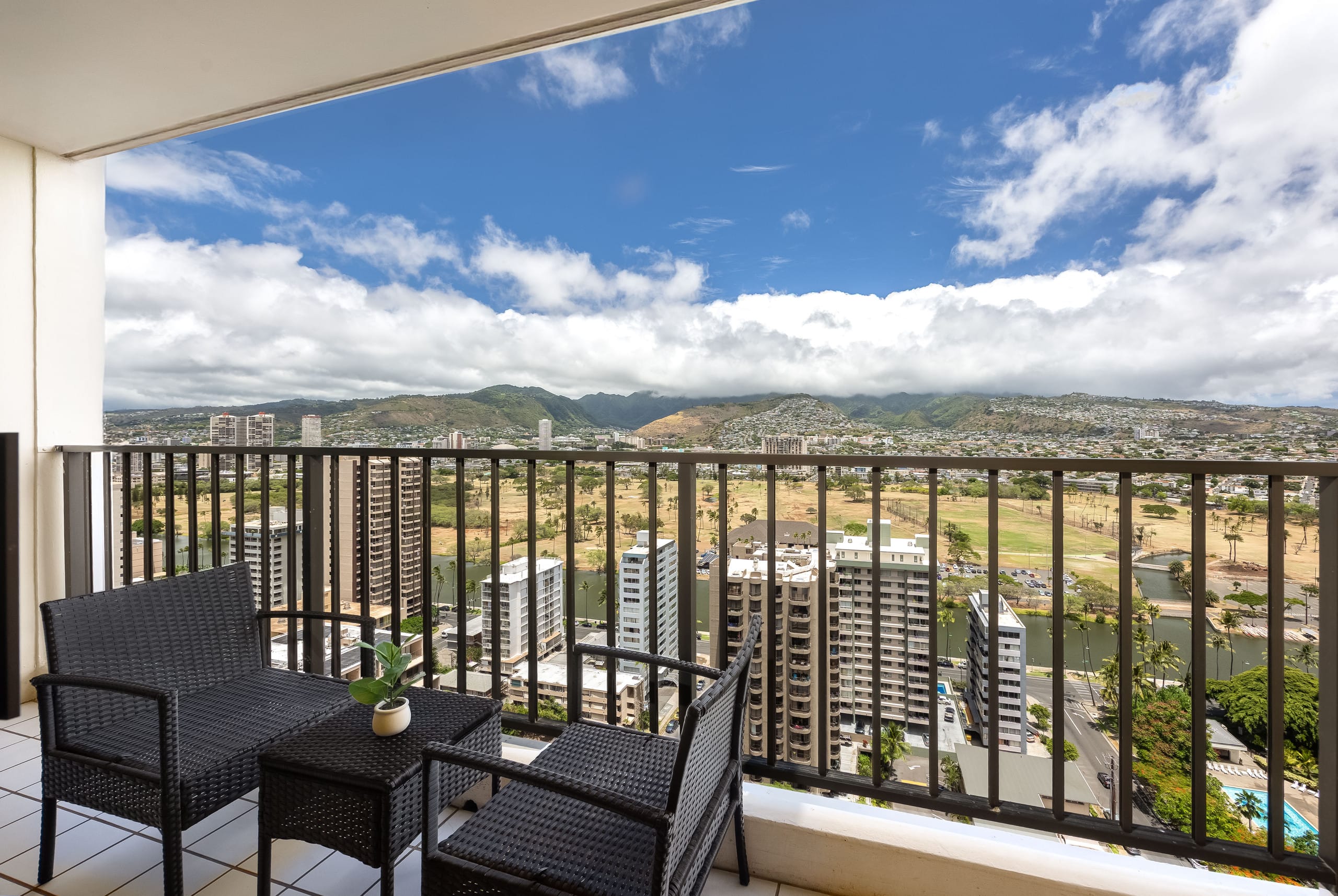 Fabulous Mountain View w/ Free Parking, Near Beach - Image 46