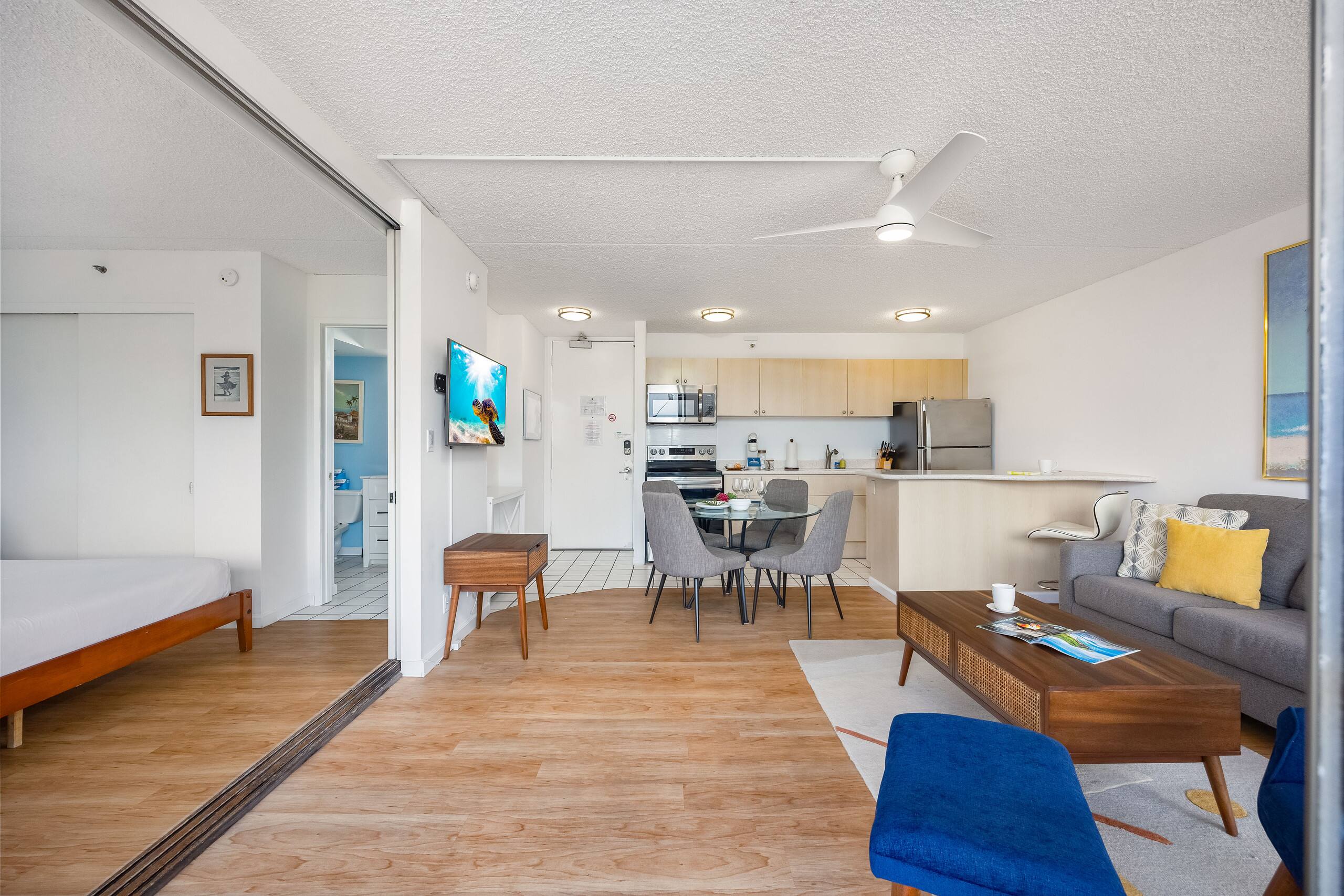 Fabulous Mountain View w/ Free Parking, Near Beach - Image 11