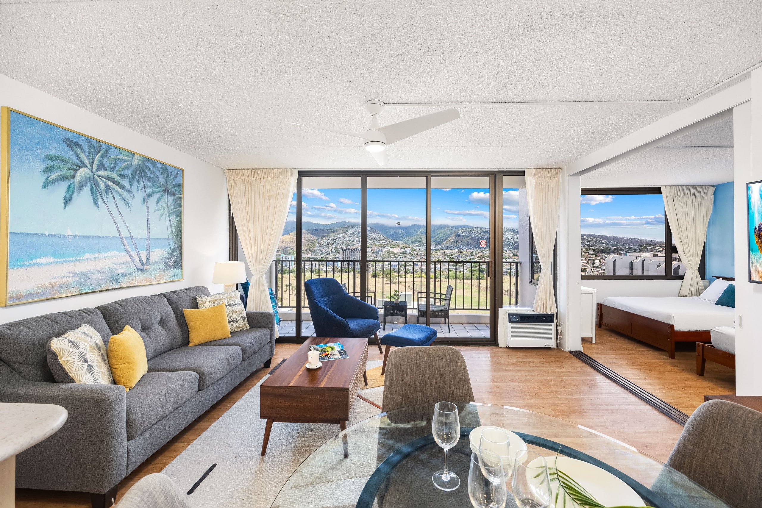 Fabulous Mountain View w/ Free Parking, Near Beach - Image 6