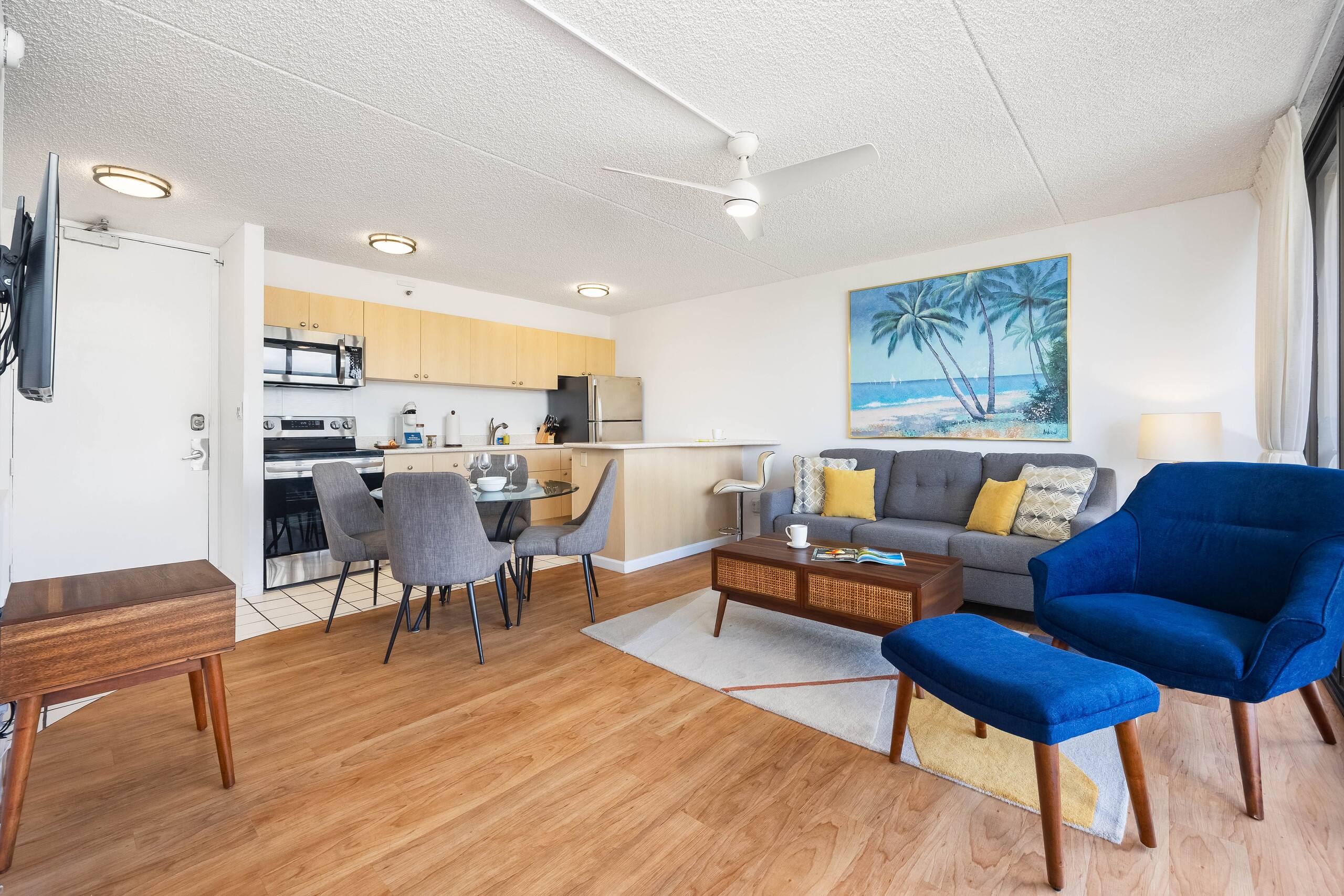 Fabulous Mountain View w/ Free Parking, Near Beach - Image 8