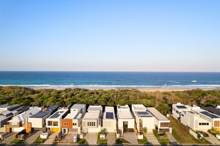 Beachfront Coast Elegance Free Bikes Pool 4BR Pet