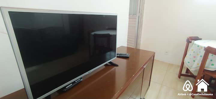 טלוויזיה; אנטנה פרבולית; קלט HDMI.