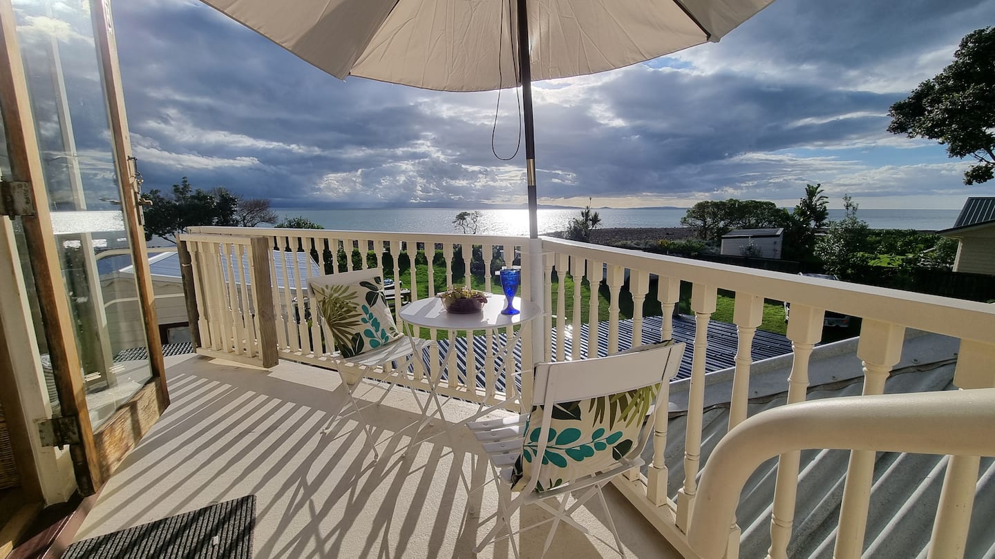 Beach Front Suite- A Unique Sunset Oasis 4