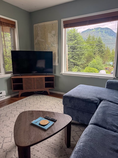 Apartment Near Downtown Petersburg