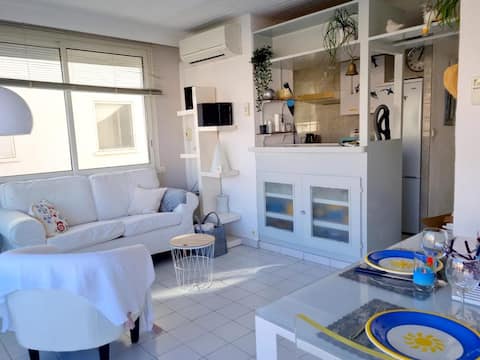 Successful Airbnb property: Chez Ginou. Stunning views of the canal and the sea. in Palavas Les Flots