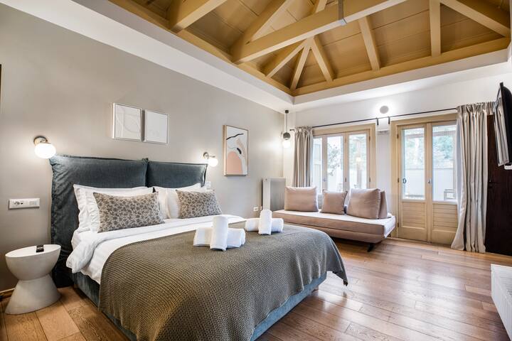 Genesis Grande Acropolis historic Villa