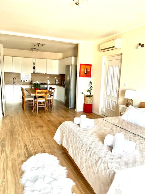 Top performing Airbnb: Studio center sea view Makarska in Grad Makarska