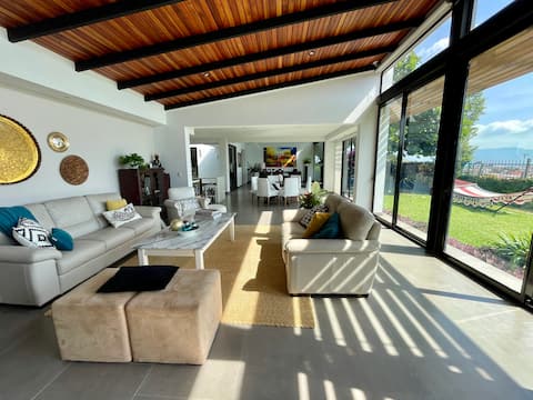 Villa Isabel | Stylish home in Heredia Centro