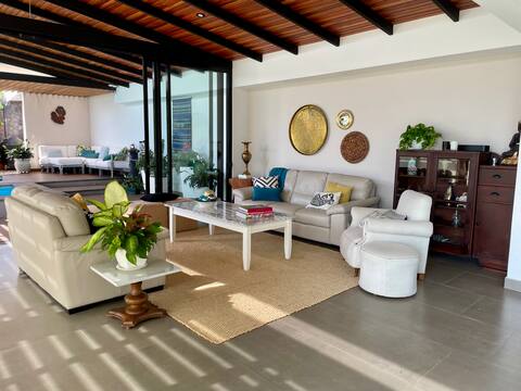 Villa Isabel | Stylish home in Heredia Centro
