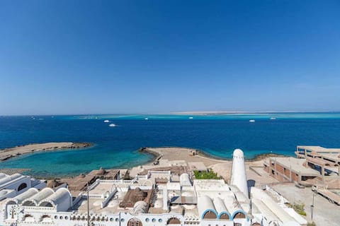 2BR Elegance Seaview +City & Sea Life