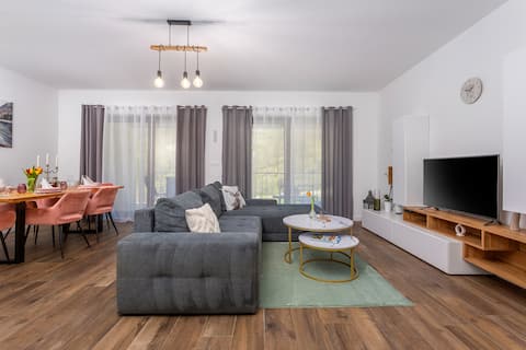 Popular Airbnb listing: House Two fingers to sky* * * *-pool and hot tub in Veprinac