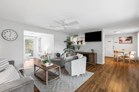 Popular Airbnb listing: Cozy Getaway Home near Siesta Key Beach in Ridge Wood Heights