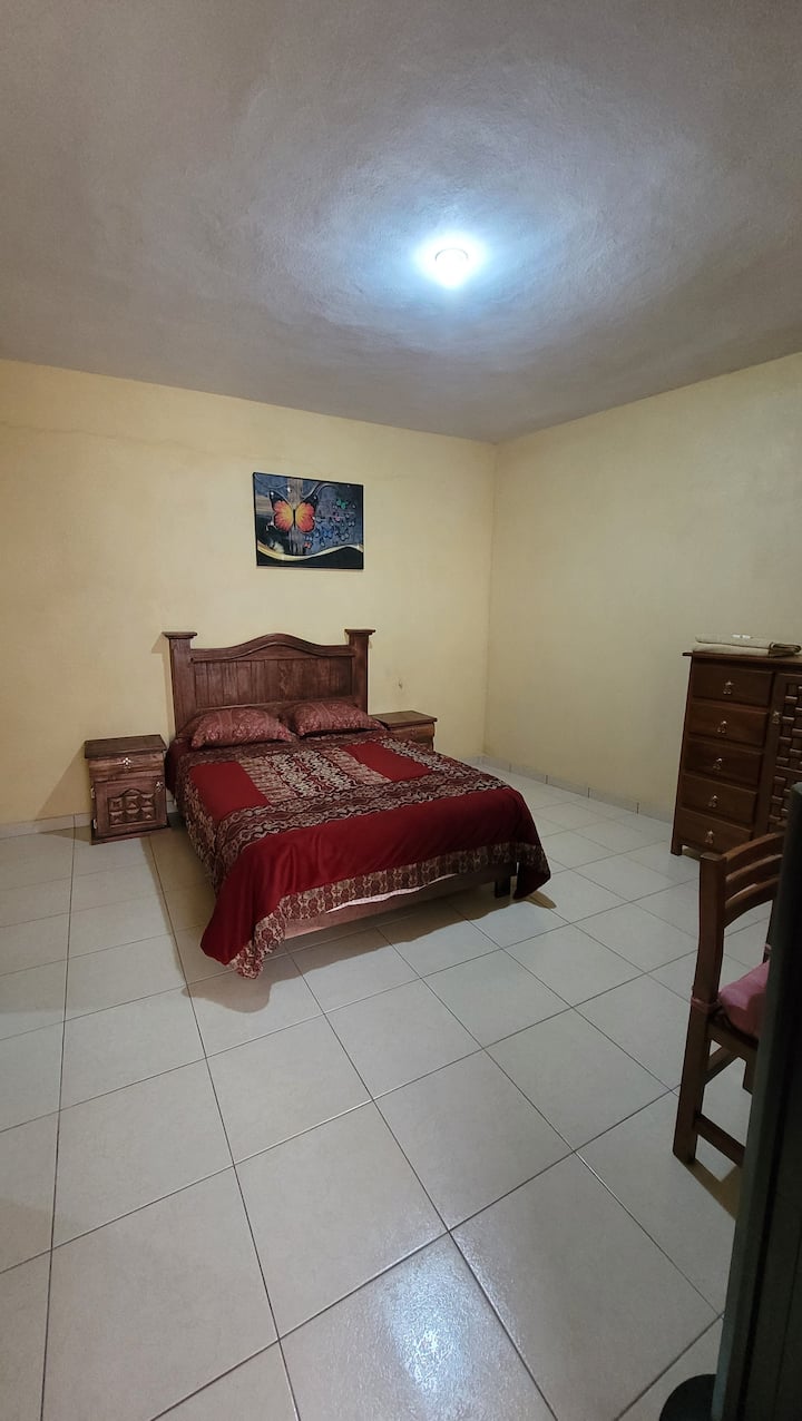 Schlafzimmer 1