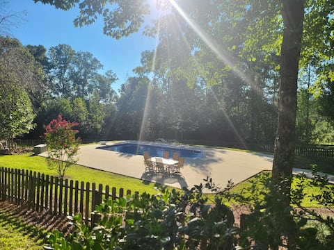 Beautiful Mountain View with Large Saltwater Pool