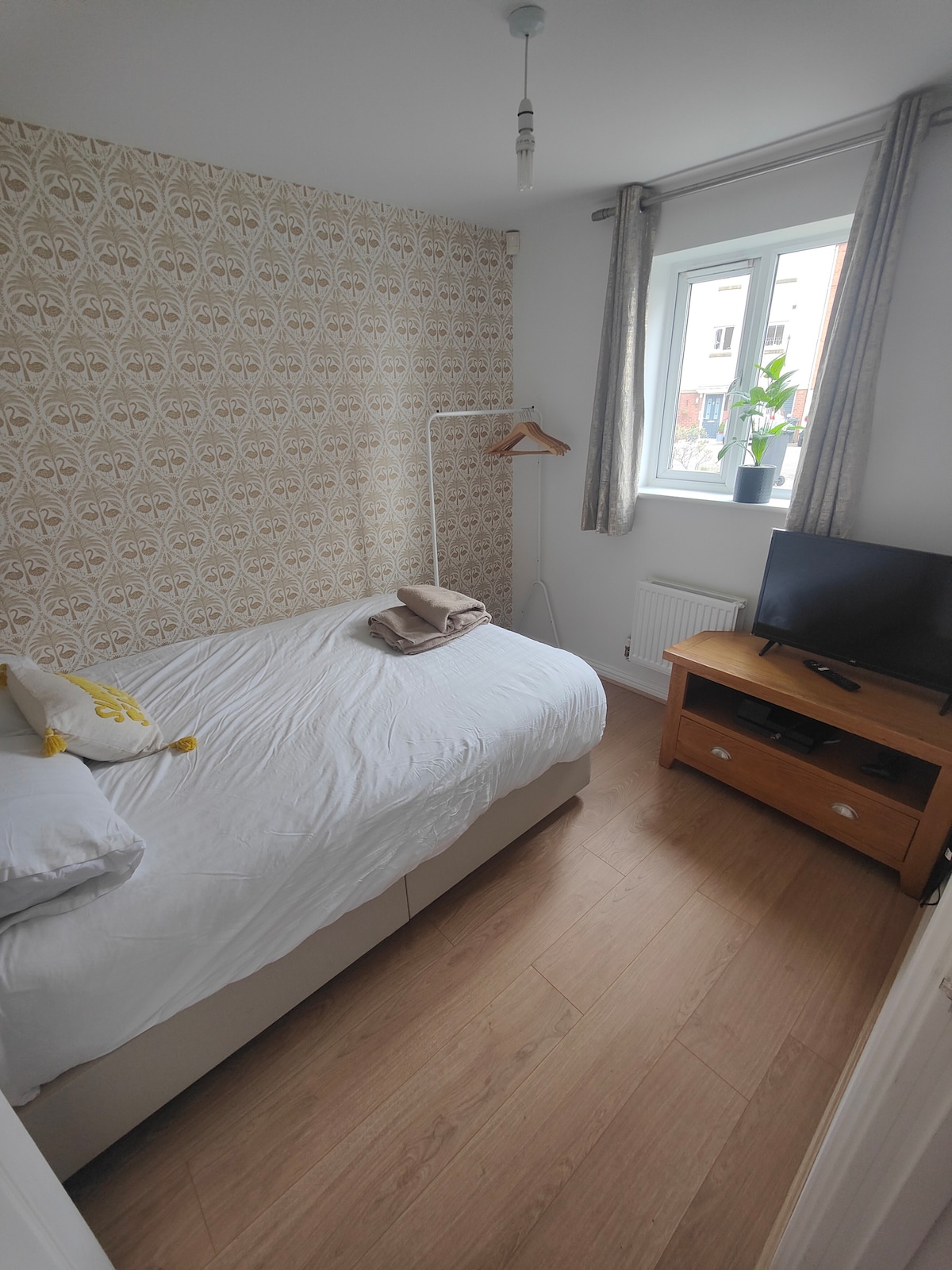 телевизор со спална соба 4 и плејстејшн 4