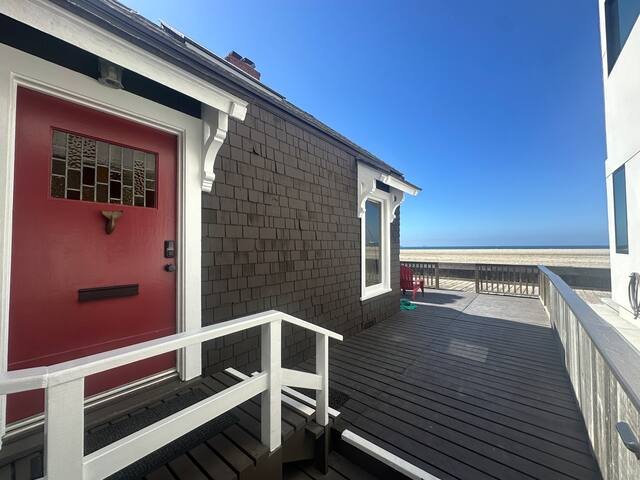 Beach Front Home gallery image 4