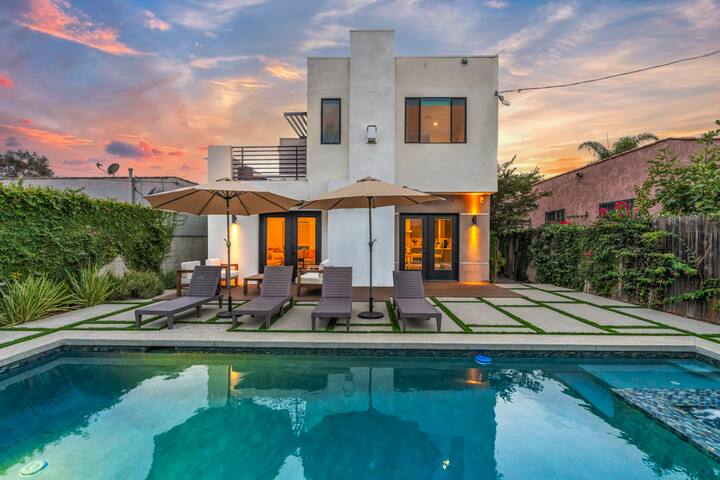 2 story Modern Villa open concept house pool/spa. gallery image 3