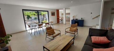 Propriété Airbnb réussie: Recently built villa with pool · Sea and harbor within walking distance à Carry Le Rouet