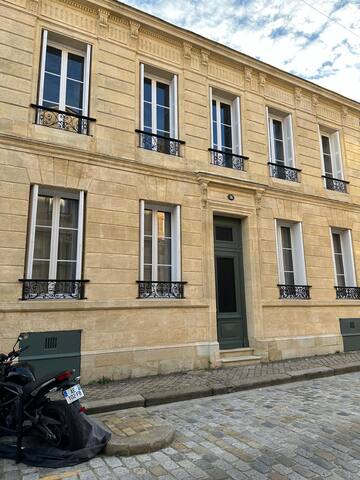 Maison d’exception au Jardin Public gallery image 2