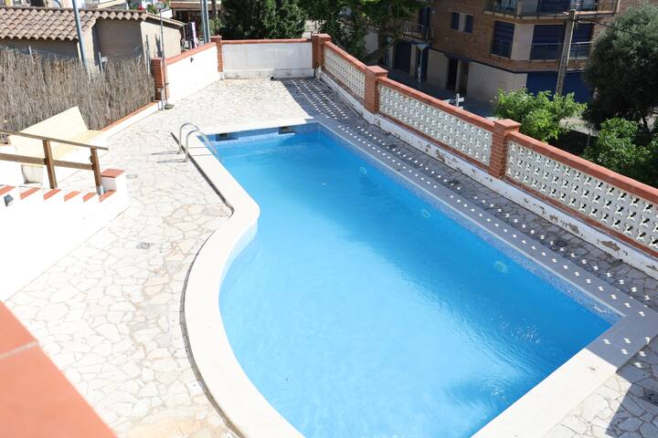 Casa con piscina privada, jardín gallery image 2