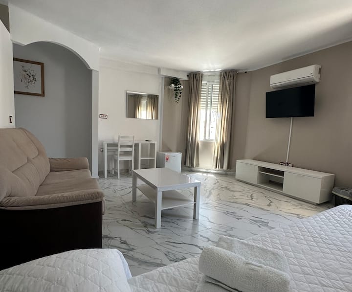 Habitación Familiar De Hotel En Vélez-málaga - Torre del Mar
