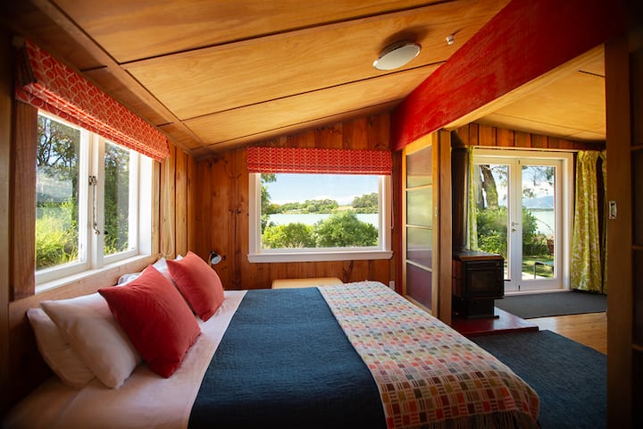 The sunroom can be made made up as the second bedroom with either a king size bed or 2 single beds.