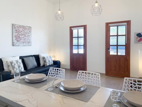 Anuncio de Airbnb popular: Villa Livia, Apartment with double bed and sofa b. en Tías
