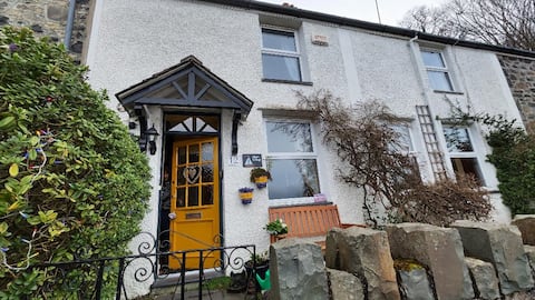Fantastic seaviews at Century's old Alma's Cottage