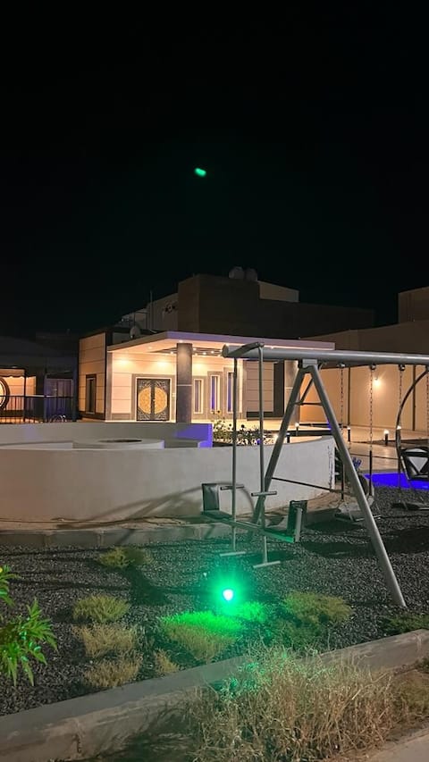 Beautiful full house with garden and private pool