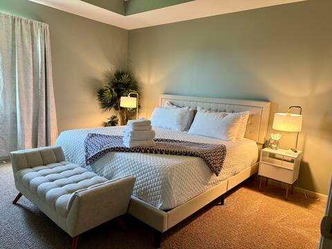 Peaceful Home Near Offutt AFB, Omaha Zoo, & More