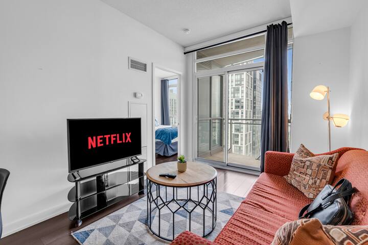 Elegant Downtown Toronto Condo