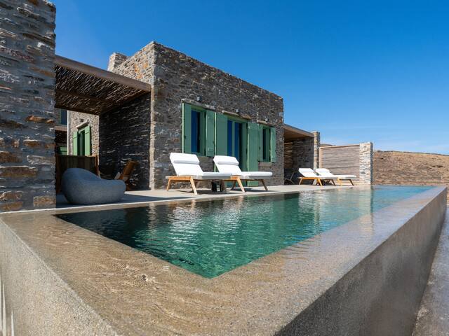 Spacious 3 BDR Luxury Villa with Infinity Pool